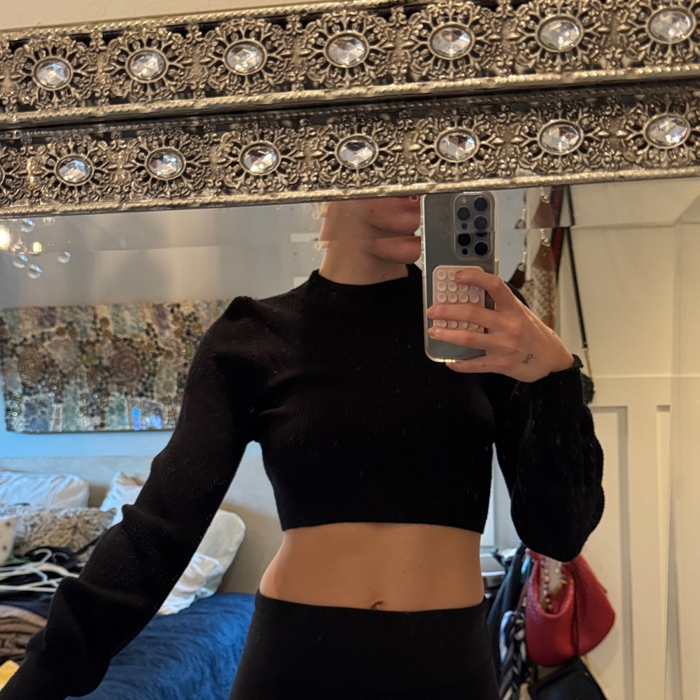 Elegant Black Women's Crop Top Sweater